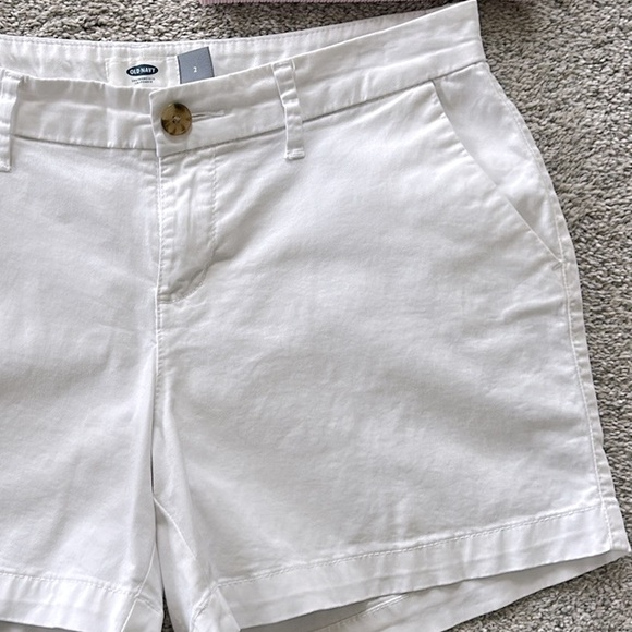 Old Navy White Chino Shorts - Picture 3 of 4